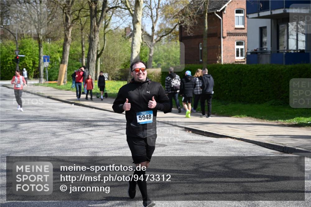 12.04.2026 - 45. Internationalen Wilhelmsburger Insellauf J. Mangold http://msf.ph/oto/9473312 12.04.2026 11:37:53 Ziel 5948, 5655, 5655, 5656 meine-sportfotos.de