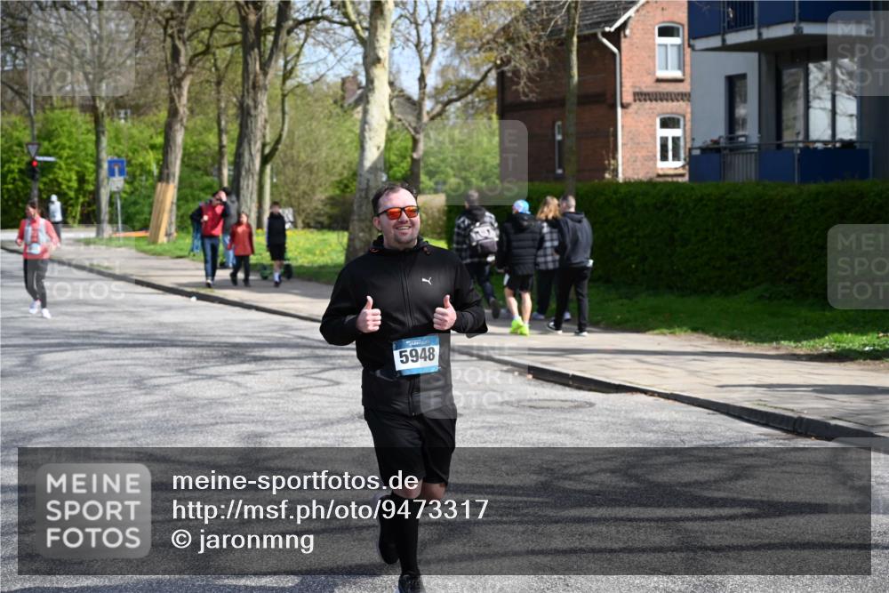 12.04.2026 - 45. Internationalen Wilhelmsburger Insellauf J. Mangold http://msf.ph/oto/9473317 12.04.2026 11:37:53 Ziel 5948, 5655, 5655, 5656 meine-sportfotos.de