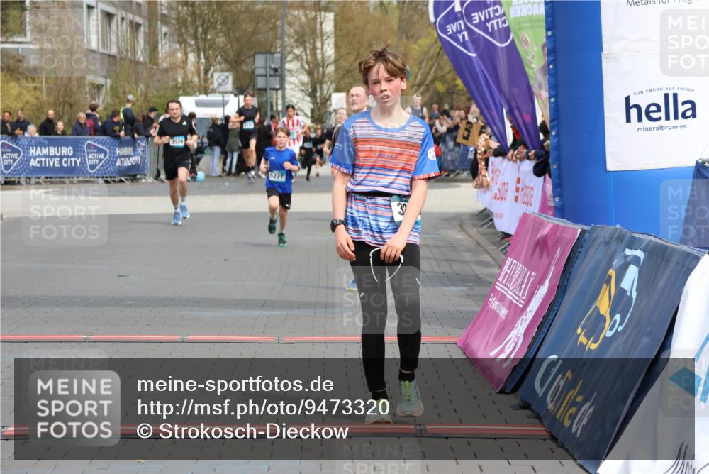 12.04.2026 - 45. Internationalen Wilhelmsburger Insellauf Strokosch-Dieckow http://msf.ph/oto/9473320 12.04.2026 12:54:05 Ziel 3293, 4317, 5227 meine-sportfotos.de