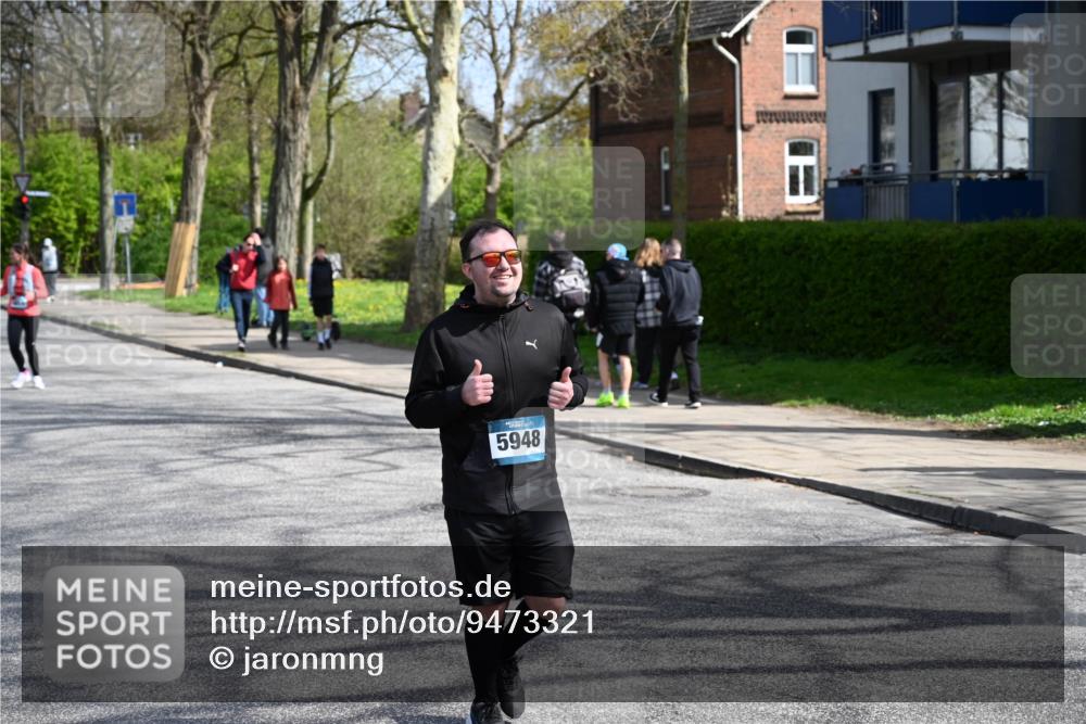 12.04.2026 - 45. Internationalen Wilhelmsburger Insellauf J. Mangold http://msf.ph/oto/9473321 12.04.2026 11:37:53 Ziel 5948, 5655, 5655, 5656 meine-sportfotos.de
