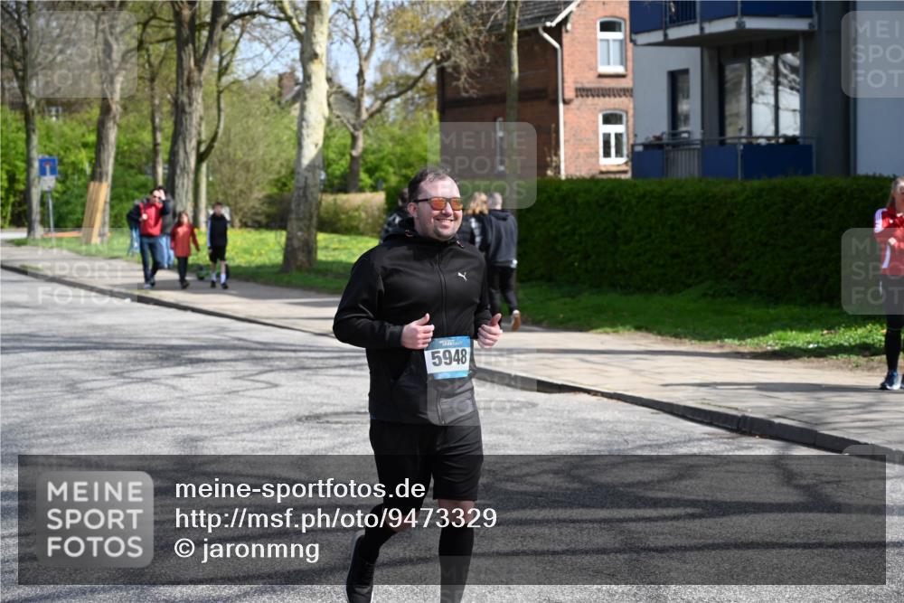 12.04.2026 - 45. Internationalen Wilhelmsburger Insellauf J. Mangold http://msf.ph/oto/9473329 12.04.2026 11:37:54 Ziel 5948, 5655, 5656, 5656 meine-sportfotos.de