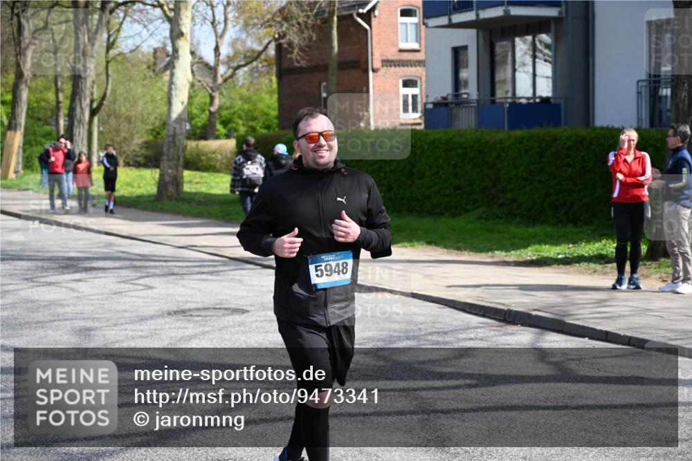 12.04.2026 - 45. Internationalen Wilhelmsburger Insellauf J. Mangold http://msf.ph/oto/9473341 12.04.2026 11:37:54 Ziel 5948, 5655, 5656, 5656 meine-sportfotos.de