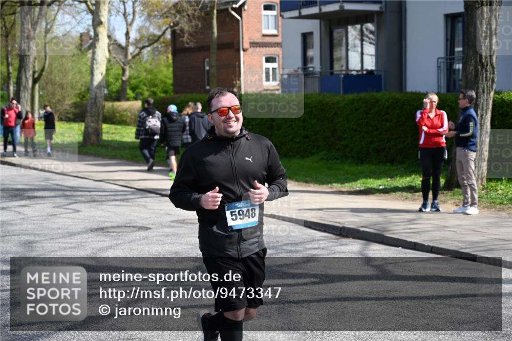 12.04.2026 - 45. Internationalen Wilhelmsburger Insellauf J. Mangold http://msf.ph/oto/9473347 12.04.2026 11:37:54 Ziel 5948, 5655, 5656, 5656 meine-sportfotos.de