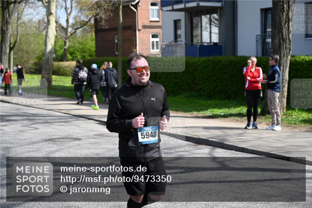 12.04.2026 - 45. Internationalen Wilhelmsburger Insellauf J. Mangold http://msf.ph/oto/9473350 12.04.2026 11:37:54 Ziel 5948, 5655, 5656, 5656 meine-sportfotos.de