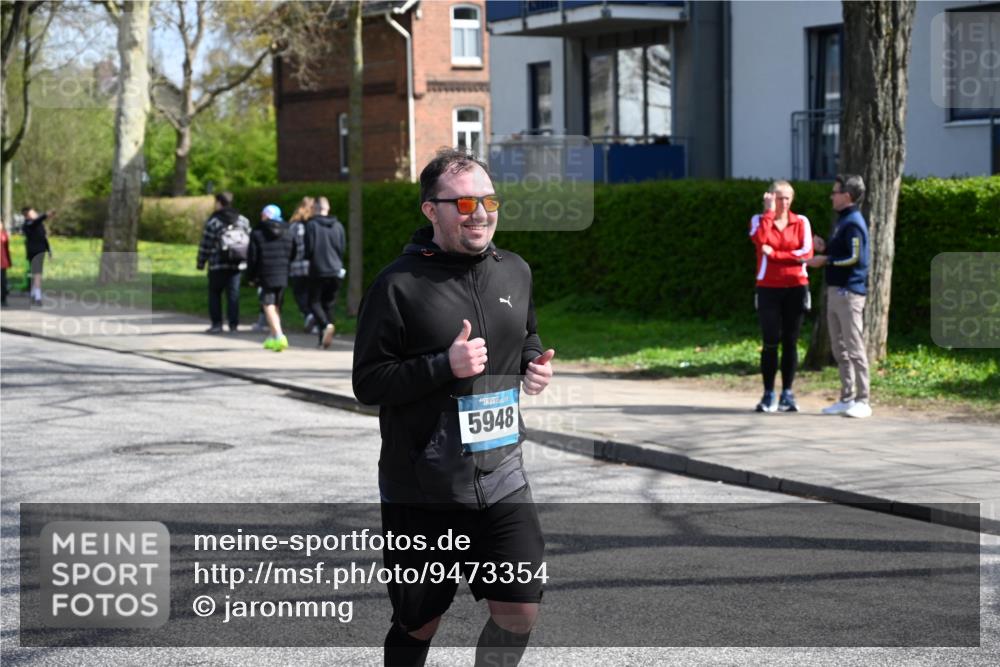 12.04.2026 - 45. Internationalen Wilhelmsburger Insellauf J. Mangold http://msf.ph/oto/9473354 12.04.2026 11:37:54 Ziel 5948, 5655, 5656, 5656 meine-sportfotos.de