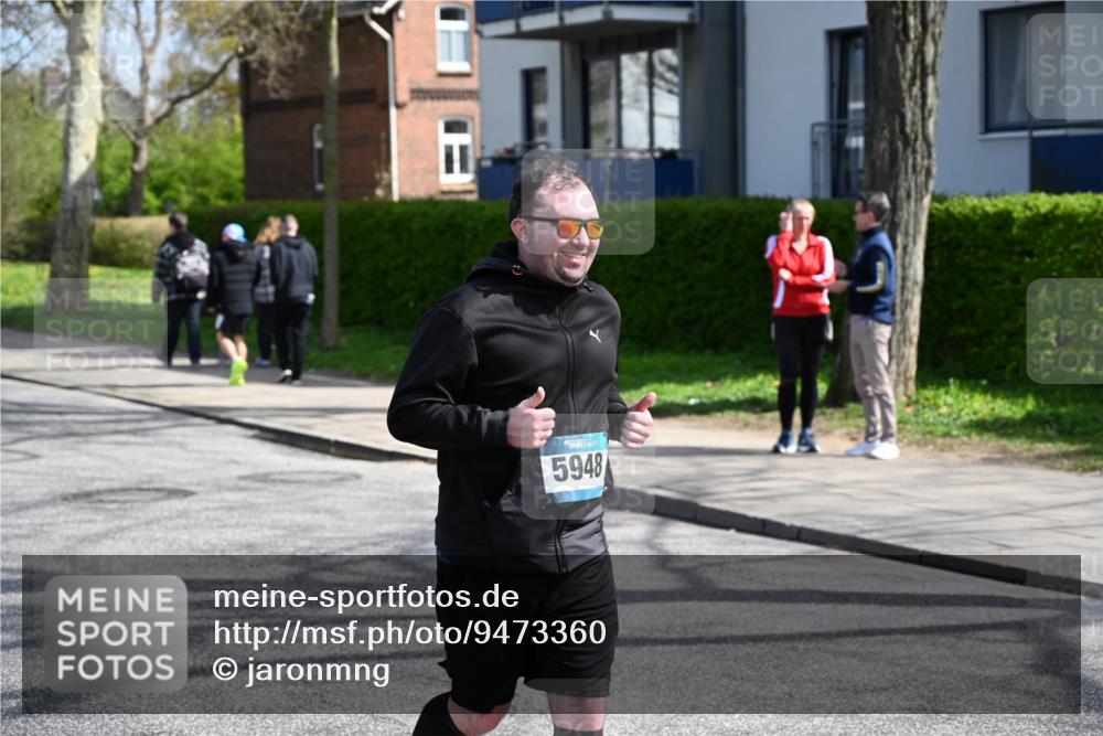 12.04.2026 - 45. Internationalen Wilhelmsburger Insellauf J. Mangold http://msf.ph/oto/9473360 12.04.2026 11:37:54 Ziel 5948, 5655, 5656, 5656 meine-sportfotos.de