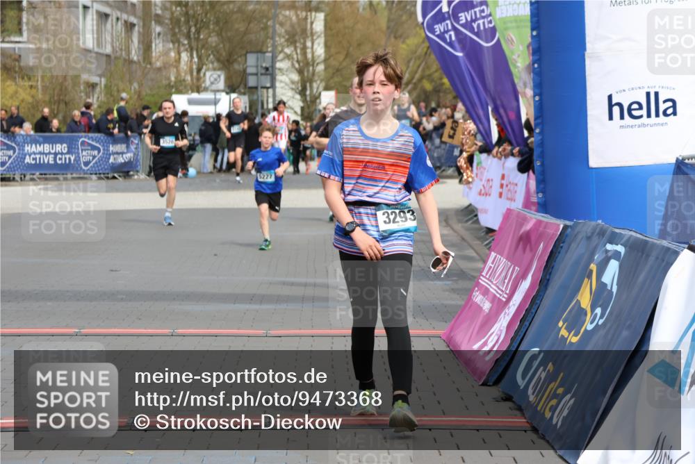12.04.2026 - 45. Internationalen Wilhelmsburger Insellauf Strokosch-Dieckow http://msf.ph/oto/9473368 12.04.2026 12:54:05 Ziel 3293, 4317, 5227 meine-sportfotos.de