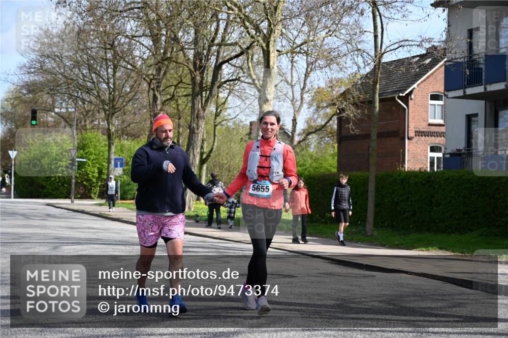 12.04.2026 - 45. Internationalen Wilhelmsburger Insellauf J. Mangold http://msf.ph/oto/9473374 12.04.2026 11:38:01 Ziel 5948, 5655, 5656, 3354 meine-sportfotos.de