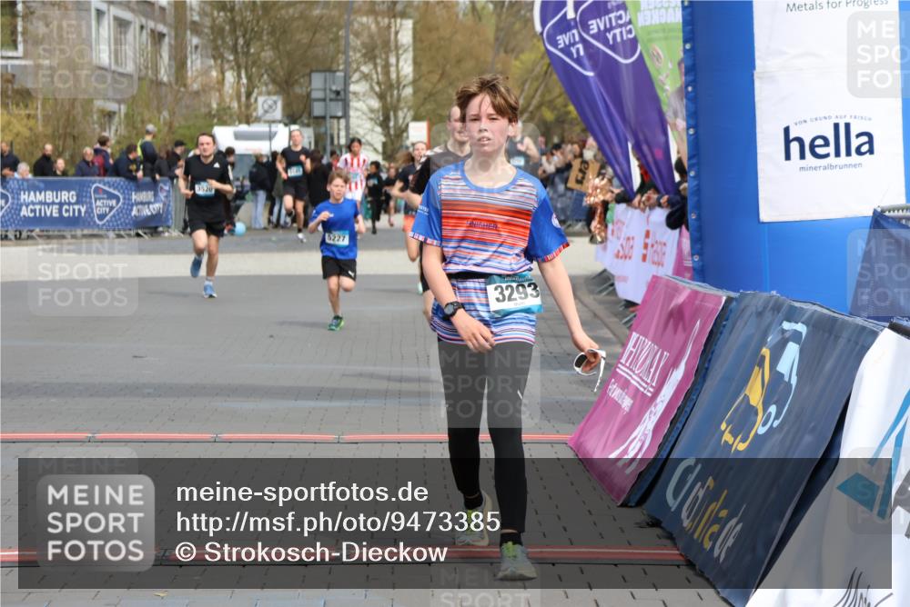 12.04.2026 - 45. Internationalen Wilhelmsburger Insellauf Strokosch-Dieckow http://msf.ph/oto/9473385 12.04.2026 12:54:05 Ziel 3293, 4317, 5227 meine-sportfotos.de