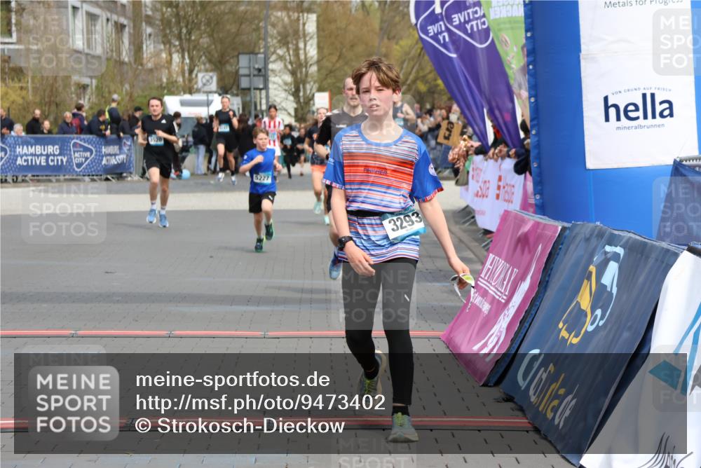 12.04.2026 - 45. Internationalen Wilhelmsburger Insellauf Strokosch-Dieckow http://msf.ph/oto/9473402 12.04.2026 12:54:05 Ziel 3293, 4317, 5227 meine-sportfotos.de