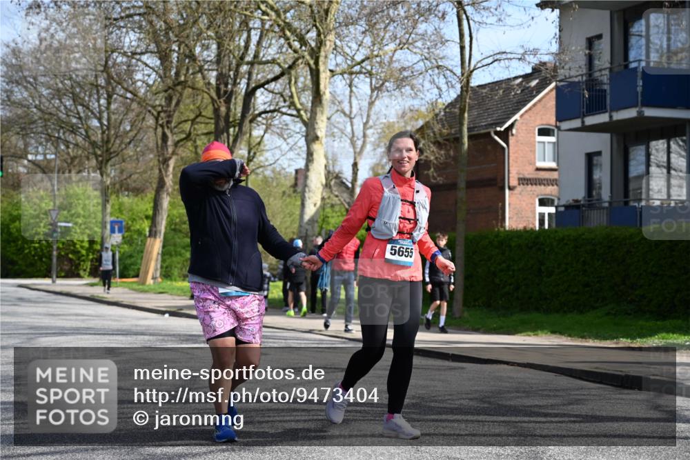 12.04.2026 - 45. Internationalen Wilhelmsburger Insellauf J. Mangold http://msf.ph/oto/9473404 12.04.2026 11:38:02 Ziel 5948, 5655, 5656, 3354 meine-sportfotos.de