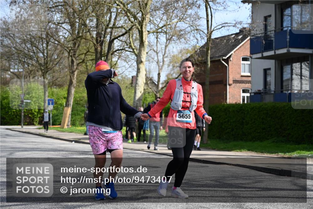12.04.2026 - 45. Internationalen Wilhelmsburger Insellauf J. Mangold http://msf.ph/oto/9473407 12.04.2026 11:38:02 Ziel 5948, 5655, 5656, 3354 meine-sportfotos.de