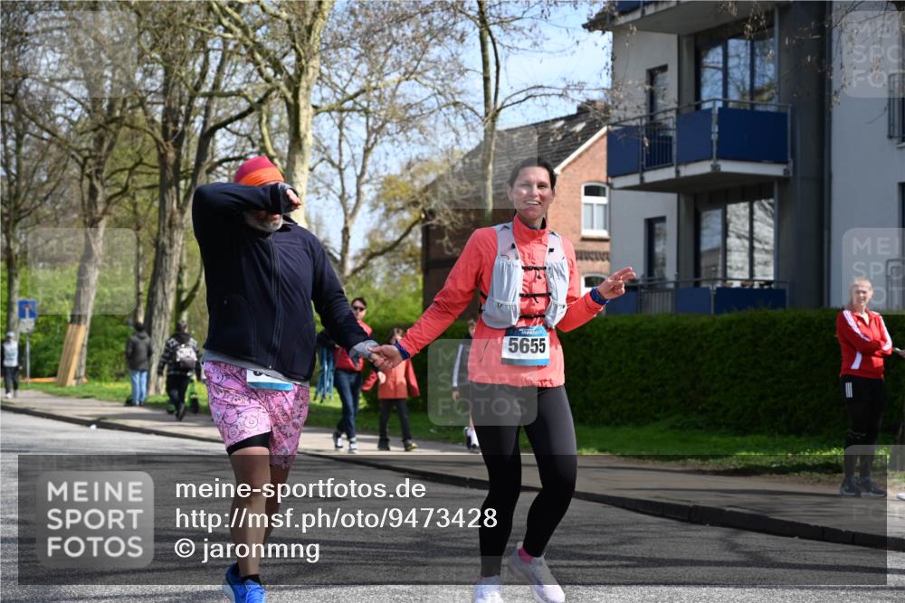 12.04.2026 - 45. Internationalen Wilhelmsburger Insellauf J. Mangold http://msf.ph/oto/9473428 12.04.2026 11:38:02 Ziel 5948, 5655, 5656, 3354 meine-sportfotos.de