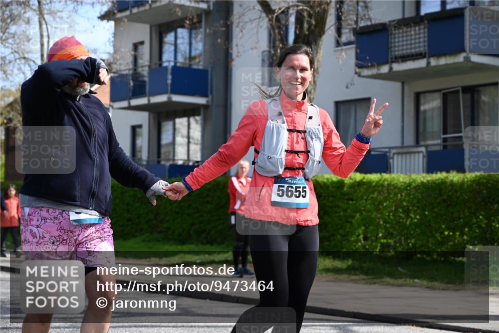 12.04.2026 - 45. Internationalen Wilhelmsburger Insellauf J. Mangold http://msf.ph/oto/9473464 12.04.2026 11:38:03 Ziel 5948, 5655, 5656, 3354 meine-sportfotos.de