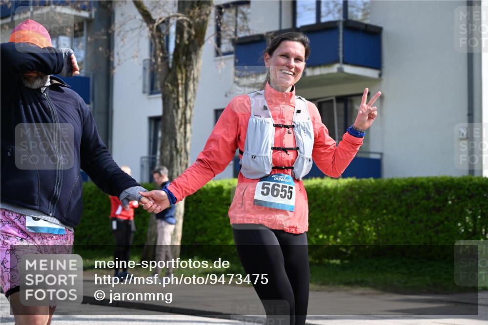 12.04.2026 - 45. Internationalen Wilhelmsburger Insellauf J. Mangold http://msf.ph/oto/9473475 12.04.2026 11:38:04 Ziel 5948, 5655, 5656, 3354, 2955 meine-sportfotos.de