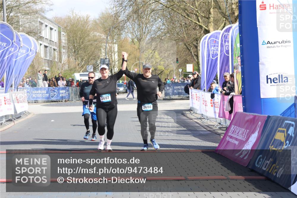 12.04.2026 - 45. Internationalen Wilhelmsburger Insellauf Strokosch-Dieckow http://msf.ph/oto/9473484 12.04.2026 11:30:35 Ziel 2697, 2698, 2476 meine-sportfotos.de