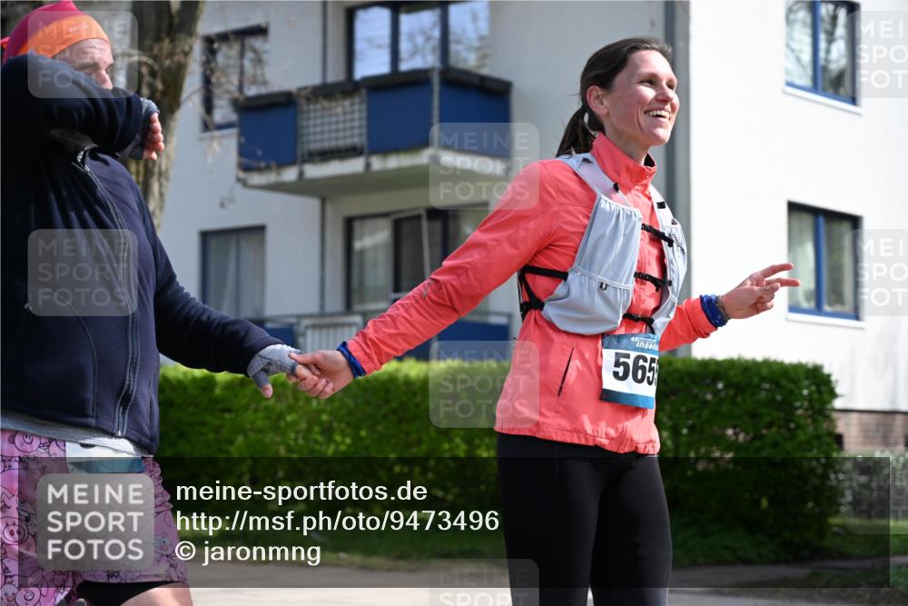 12.04.2026 - 45. Internationalen Wilhelmsburger Insellauf J. Mangold http://msf.ph/oto/9473496 12.04.2026 11:38:04 Ziel 5948, 5655, 5656, 3354, 2955 meine-sportfotos.de