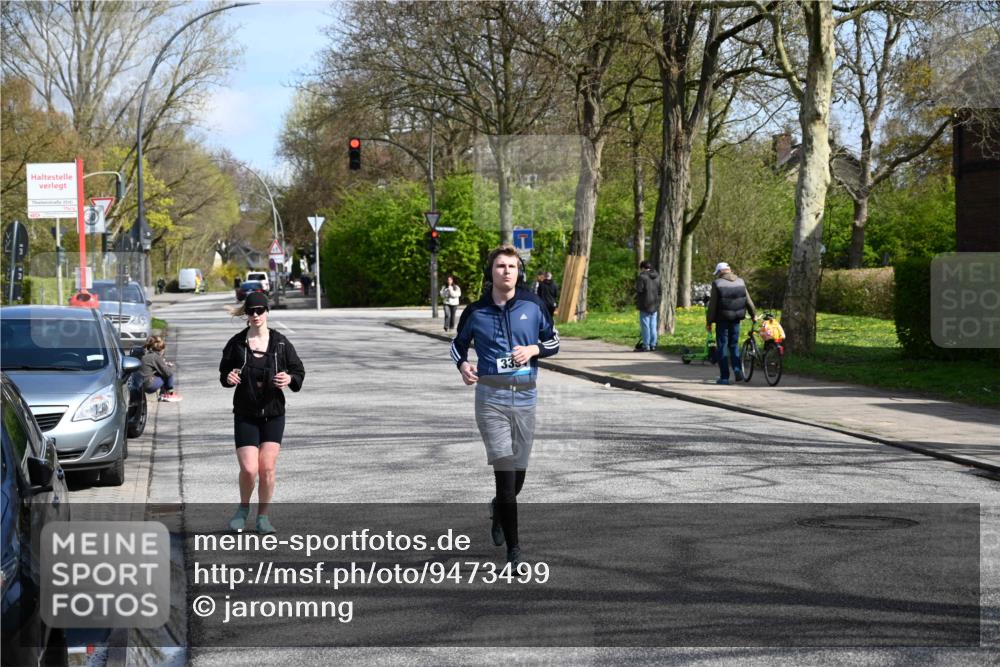 12.04.2026 - 45. Internationalen Wilhelmsburger Insellauf J. Mangold http://msf.ph/oto/9473499 12.04.2026 11:38:26 Ziel 5655, 5656, 3354, 2955 meine-sportfotos.de
