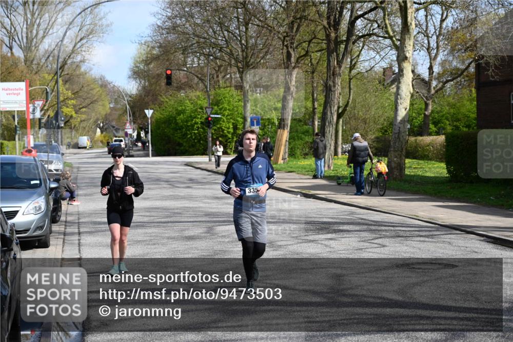 12.04.2026 - 45. Internationalen Wilhelmsburger Insellauf J. Mangold http://msf.ph/oto/9473503 12.04.2026 11:38:26 Ziel 5655, 5656, 3354, 2955 meine-sportfotos.de