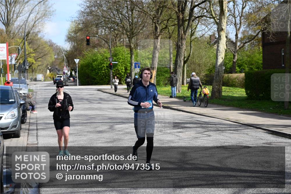 12.04.2026 - 45. Internationalen Wilhelmsburger Insellauf J. Mangold http://msf.ph/oto/9473515 12.04.2026 11:38:27 Ziel 5655, 5656, 3354, 2955 meine-sportfotos.de