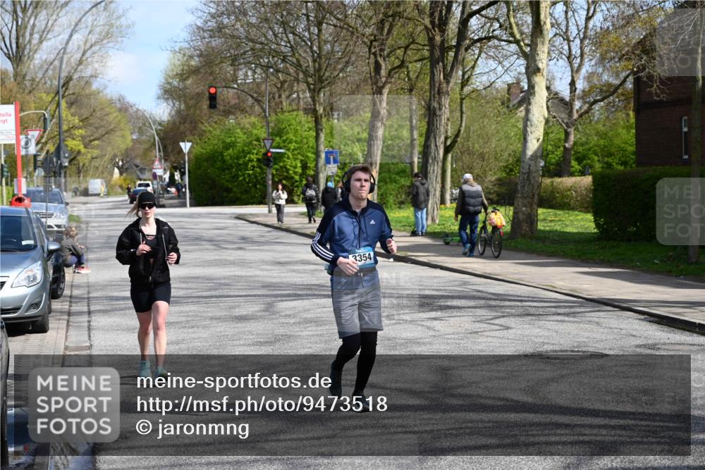 12.04.2026 - 45. Internationalen Wilhelmsburger Insellauf J. Mangold http://msf.ph/oto/9473518 12.04.2026 11:38:27 Ziel 5655, 5656, 3354, 2955 meine-sportfotos.de
