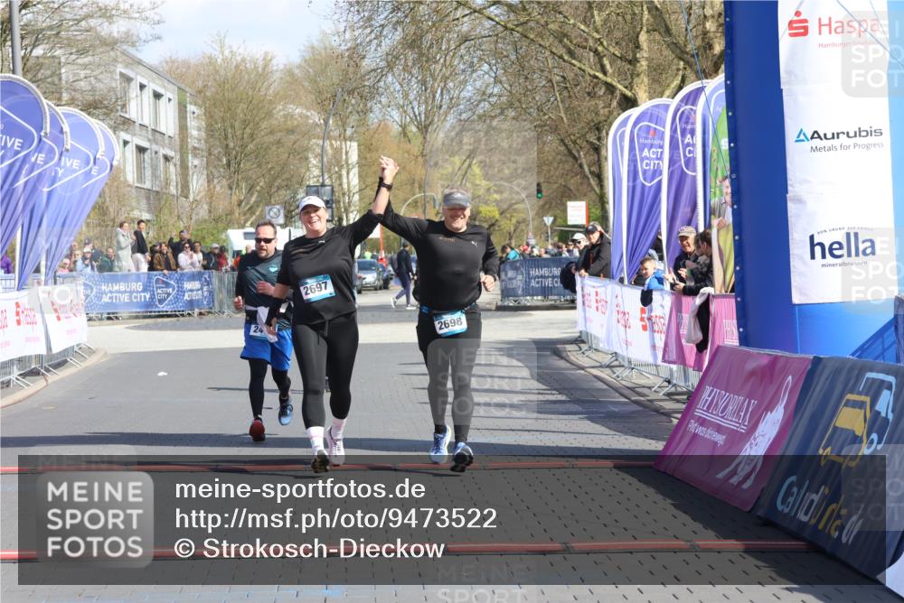 12.04.2026 - 45. Internationalen Wilhelmsburger Insellauf Strokosch-Dieckow http://msf.ph/oto/9473522 12.04.2026 11:30:35 Ziel 2697, 2698, 2476 meine-sportfotos.de