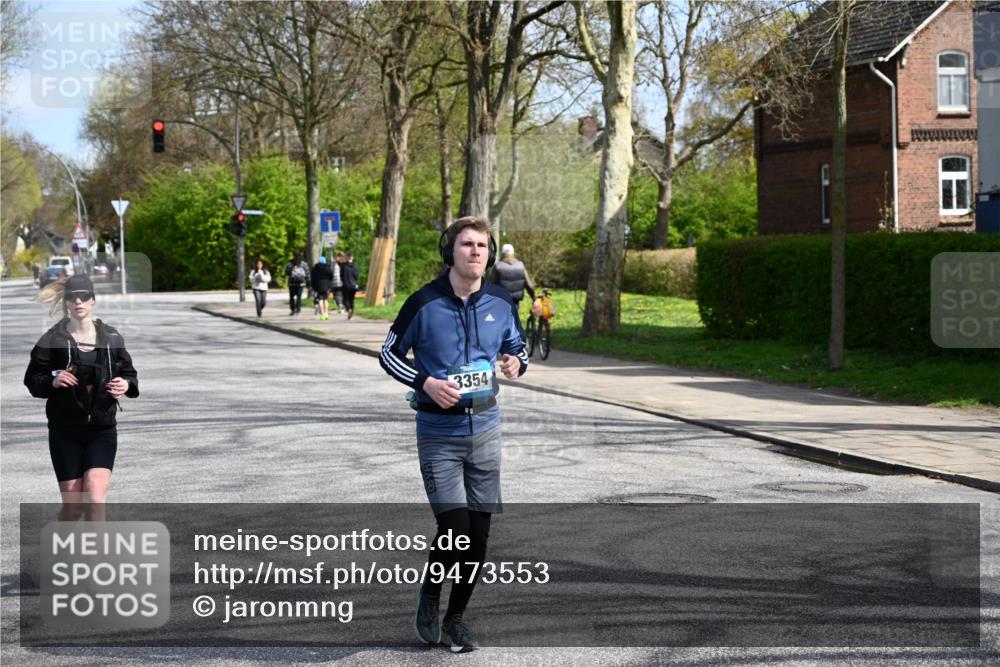 12.04.2026 - 45. Internationalen Wilhelmsburger Insellauf J. Mangold http://msf.ph/oto/9473553 12.04.2026 11:38:27 Ziel 5655, 5656, 3354, 2955 meine-sportfotos.de