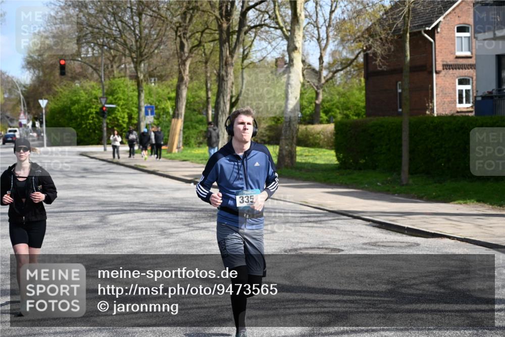 12.04.2026 - 45. Internationalen Wilhelmsburger Insellauf J. Mangold http://msf.ph/oto/9473565 12.04.2026 11:38:28 Ziel 5655, 5656, 3354, 2955, 2955 meine-sportfotos.de
