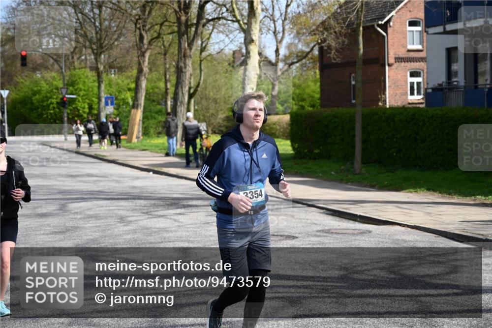 12.04.2026 - 45. Internationalen Wilhelmsburger Insellauf J. Mangold http://msf.ph/oto/9473579 12.04.2026 11:38:28 Ziel 5655, 5656, 3354, 2955, 2955 meine-sportfotos.de