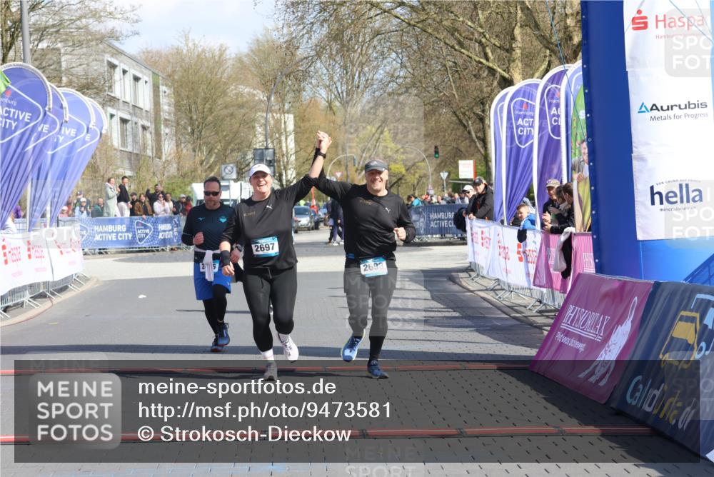 12.04.2026 - 45. Internationalen Wilhelmsburger Insellauf Strokosch-Dieckow http://msf.ph/oto/9473581 12.04.2026 11:30:35 Ziel 2697, 2698, 2476 meine-sportfotos.de