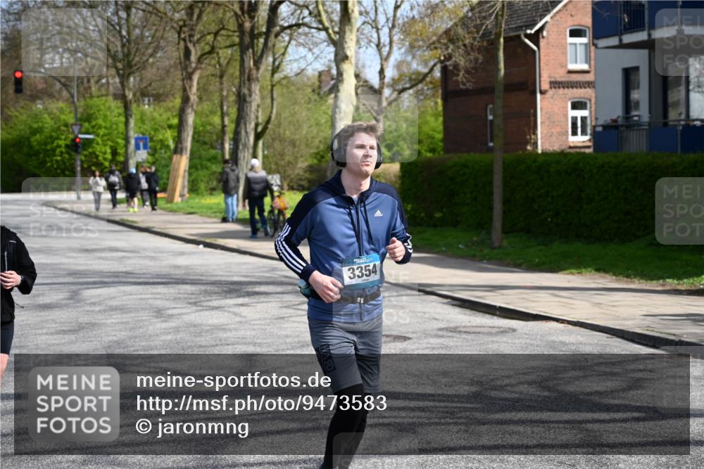 12.04.2026 - 45. Internationalen Wilhelmsburger Insellauf J. Mangold http://msf.ph/oto/9473583 12.04.2026 11:38:28 Ziel 5655, 5656, 3354, 2955, 2955 meine-sportfotos.de