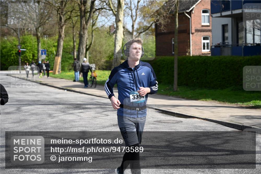 12.04.2026 - 45. Internationalen Wilhelmsburger Insellauf J. Mangold http://msf.ph/oto/9473589 12.04.2026 11:38:28 Ziel 5655, 5656, 3354, 2955, 2955 meine-sportfotos.de