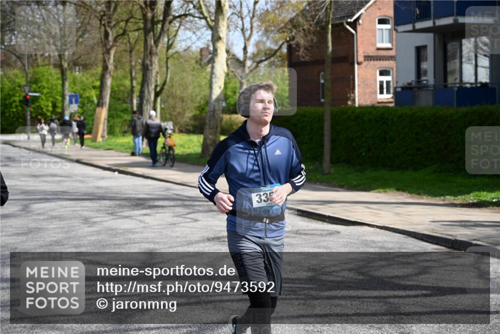 12.04.2026 - 45. Internationalen Wilhelmsburger Insellauf J. Mangold http://msf.ph/oto/9473592 12.04.2026 11:38:29 Ziel 5655, 5656, 3354, 2955 meine-sportfotos.de