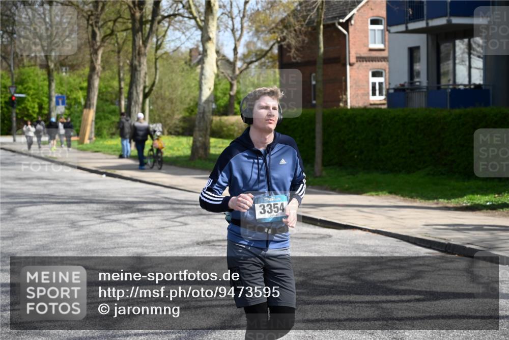 12.04.2026 - 45. Internationalen Wilhelmsburger Insellauf J. Mangold http://msf.ph/oto/9473595 12.04.2026 11:38:29 Ziel 5655, 5656, 3354, 2955 meine-sportfotos.de