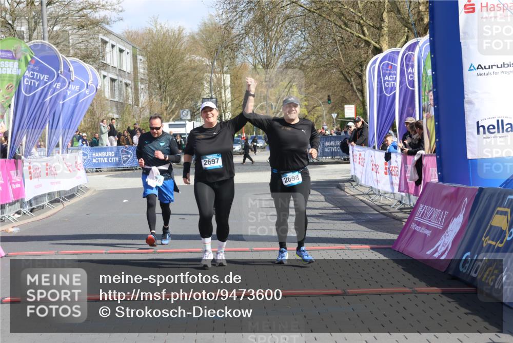 12.04.2026 - 45. Internationalen Wilhelmsburger Insellauf Strokosch-Dieckow http://msf.ph/oto/9473600 12.04.2026 11:30:36 Ziel 2697, 2698, 2476 meine-sportfotos.de