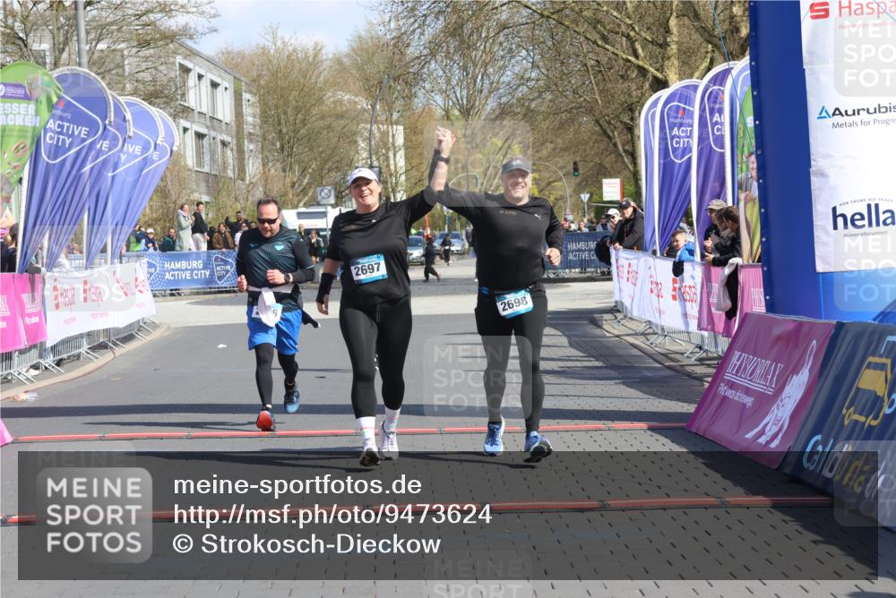 12.04.2026 - 45. Internationalen Wilhelmsburger Insellauf Strokosch-Dieckow http://msf.ph/oto/9473624 12.04.2026 11:30:36 Ziel 2697, 2698, 2476 meine-sportfotos.de