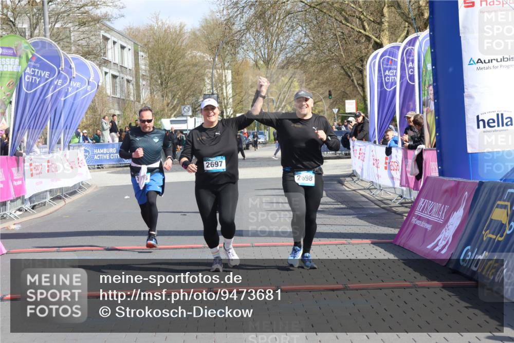 12.04.2026 - 45. Internationalen Wilhelmsburger Insellauf Strokosch-Dieckow http://msf.ph/oto/9473681 12.04.2026 11:30:36 Ziel 2697, 2698, 2476 meine-sportfotos.de
