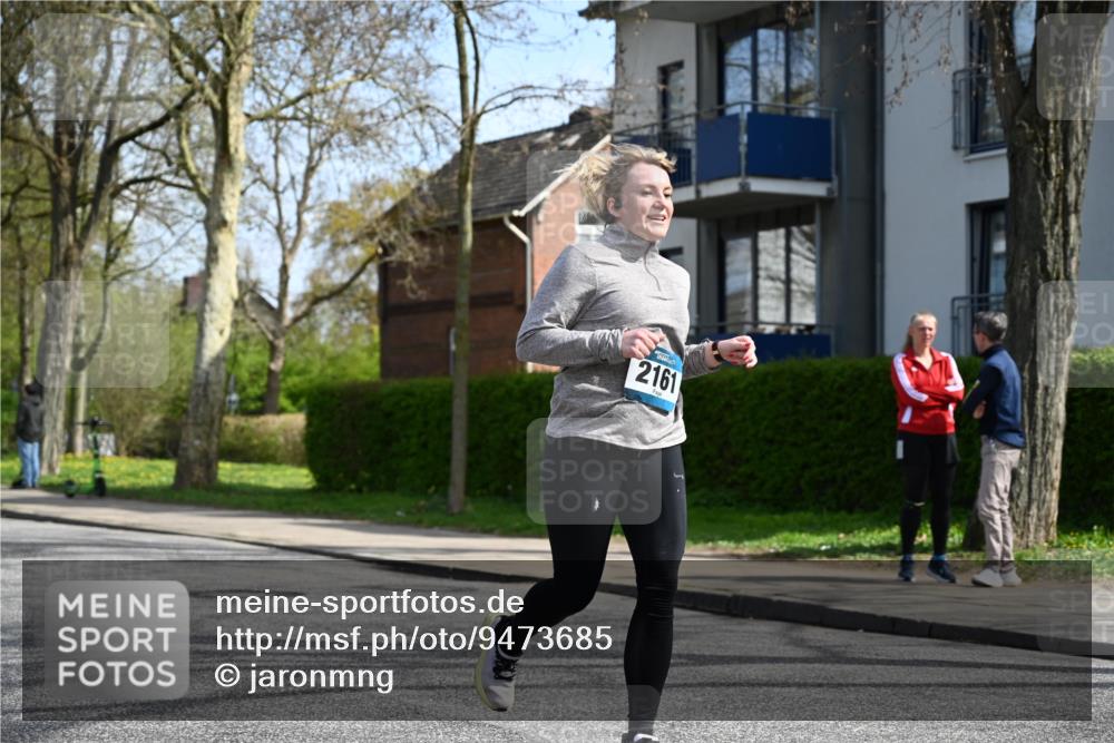 12.04.2026 - 45. Internationalen Wilhelmsburger Insellauf J. Mangold http://msf.ph/oto/9473685 12.04.2026 11:40:08 Ziel 2161, 2872, 4981 meine-sportfotos.de