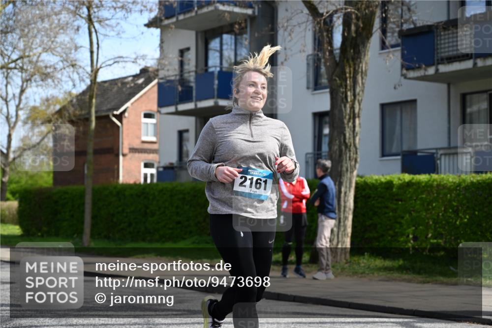 12.04.2026 - 45. Internationalen Wilhelmsburger Insellauf J. Mangold http://msf.ph/oto/9473698 12.04.2026 11:40:08 Ziel 2161, 2872, 4981 meine-sportfotos.de