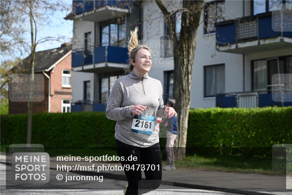 12.04.2026 - 45. Internationalen Wilhelmsburger Insellauf J. Mangold http://msf.ph/oto/9473701 12.04.2026 11:40:08 Ziel 2161, 2872, 4981 meine-sportfotos.de