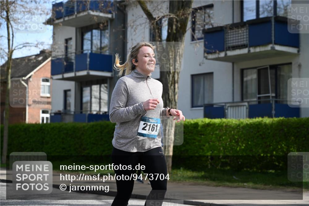 12.04.2026 - 45. Internationalen Wilhelmsburger Insellauf J. Mangold http://msf.ph/oto/9473704 12.04.2026 11:40:08 Ziel 2161, 2872, 4981 meine-sportfotos.de