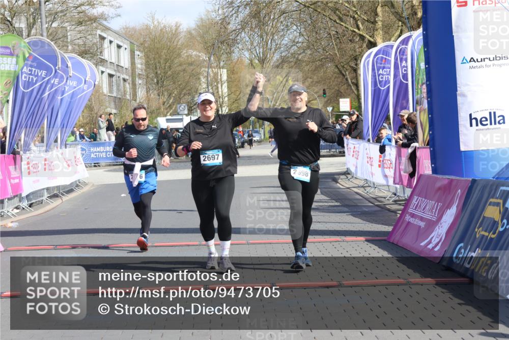 12.04.2026 - 45. Internationalen Wilhelmsburger Insellauf Strokosch-Dieckow http://msf.ph/oto/9473705 12.04.2026 11:30:36 Ziel 2697, 2698, 2476 meine-sportfotos.de