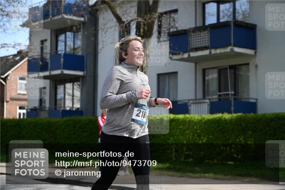 12.04.2026 - 45. Internationalen Wilhelmsburger Insellauf J. Mangold http://msf.ph/oto/9473709 12.04.2026 11:40:08 Ziel 2161, 2872, 4981 meine-sportfotos.de