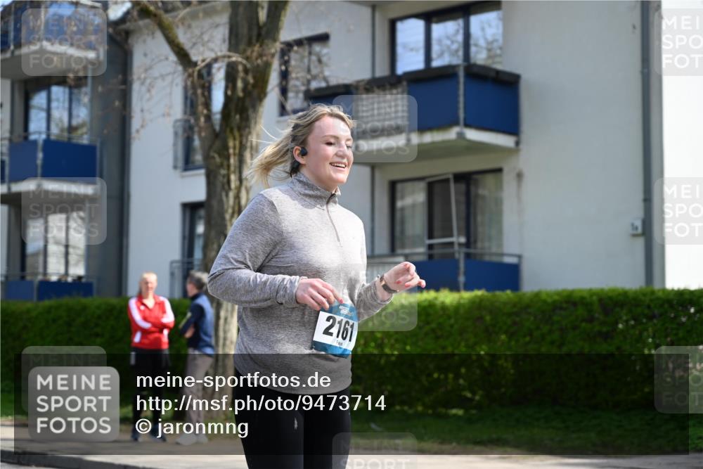 12.04.2026 - 45. Internationalen Wilhelmsburger Insellauf J. Mangold http://msf.ph/oto/9473714 12.04.2026 11:40:09 Ziel 2161, 2872, 4981 meine-sportfotos.de