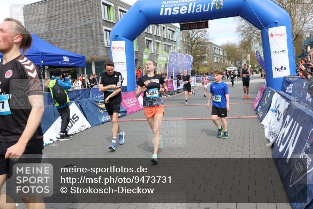 12.04.2026 - 45. Internationalen Wilhelmsburger Insellauf Strokosch-Dieckow http://msf.ph/oto/9473731 12.04.2026 12:54:12 Ziel 5227, 3294, 3520, 5143, 5754, 4592 meine-sportfotos.de