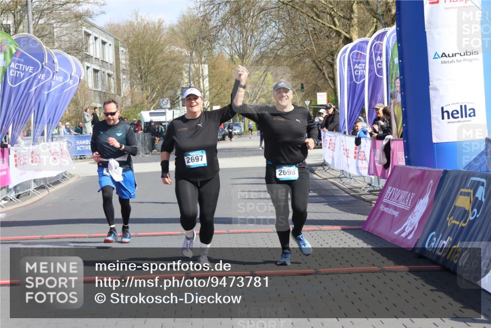 12.04.2026 - 45. Internationalen Wilhelmsburger Insellauf Strokosch-Dieckow http://msf.ph/oto/9473781 12.04.2026 11:30:36 Ziel 2697, 2698, 2476 meine-sportfotos.de