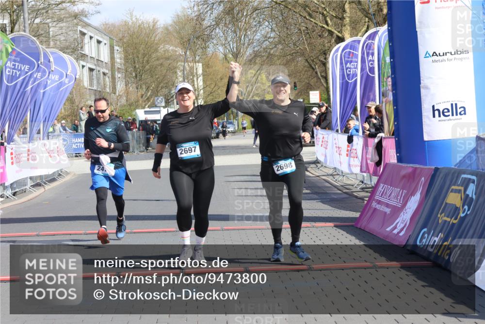 12.04.2026 - 45. Internationalen Wilhelmsburger Insellauf Strokosch-Dieckow http://msf.ph/oto/9473800 12.04.2026 11:30:36 Ziel 2697, 2698, 2476 meine-sportfotos.de