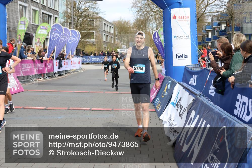 12.04.2026 - 45. Internationalen Wilhelmsburger Insellauf Strokosch-Dieckow http://msf.ph/oto/9473865 12.04.2026 12:54:16 Ziel 5143, 5754, 4592, 4455, 4037, 5784, 5785 meine-sportfotos.de
