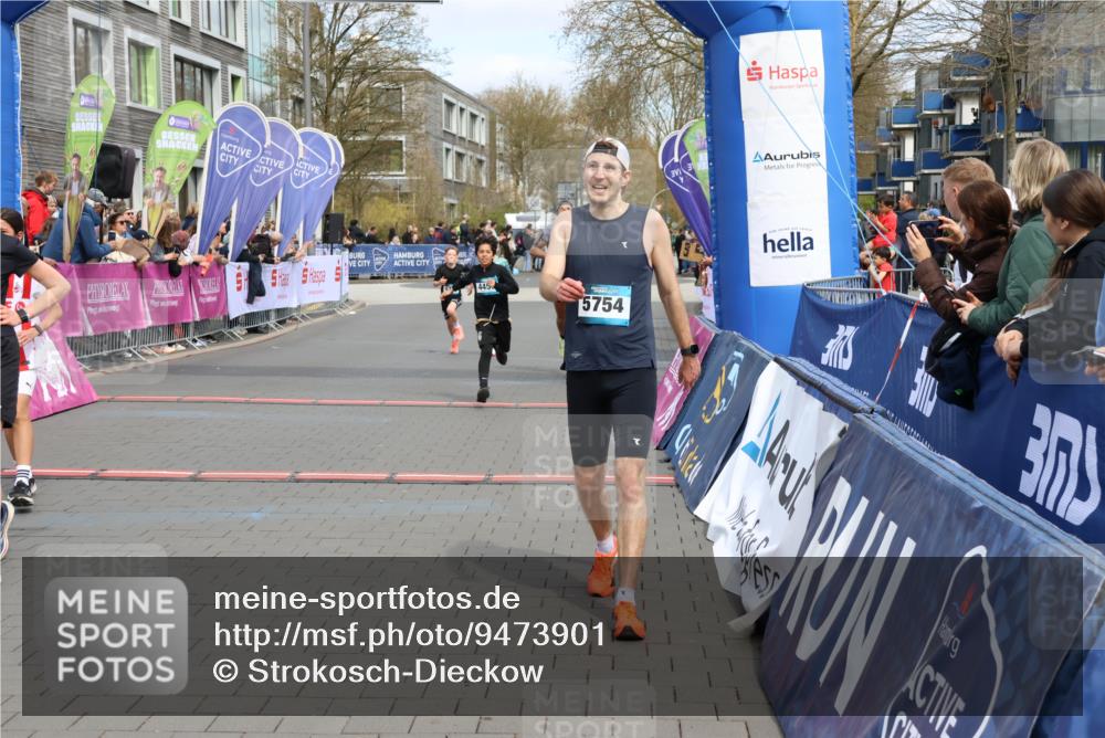 12.04.2026 - 45. Internationalen Wilhelmsburger Insellauf Strokosch-Dieckow http://msf.ph/oto/9473901 12.04.2026 12:54:16 Ziel 5143, 5754, 4592, 4455, 4037, 5784, 5785 meine-sportfotos.de