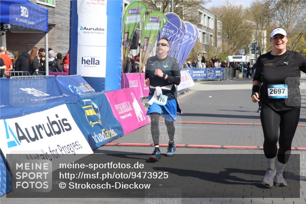 12.04.2026 - 45. Internationalen Wilhelmsburger Insellauf Strokosch-Dieckow http://msf.ph/oto/9473925 12.04.2026 11:30:38 Ziel 2697, 2698, 2476, 2498 meine-sportfotos.de